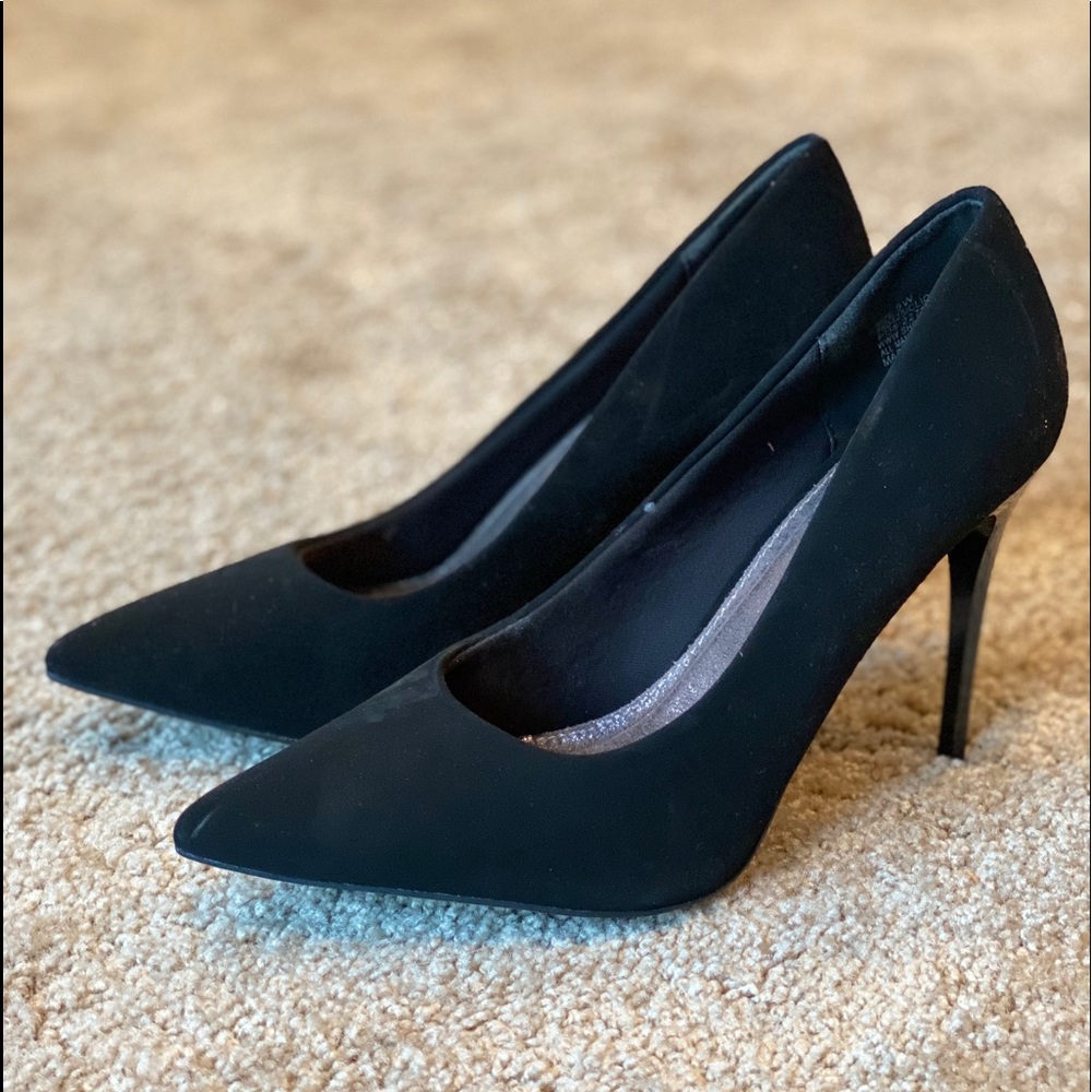 Torta Caliente Black Pointed Toe Stiletto Heels 9